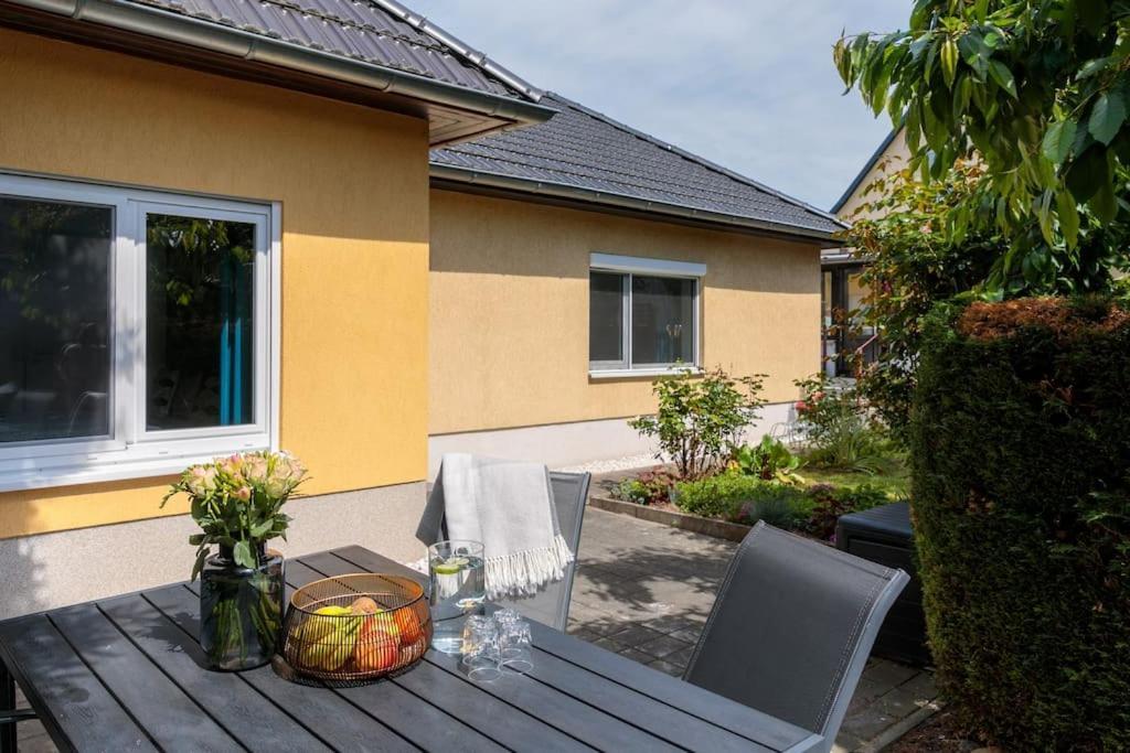 Charmantes Townhaus Mit Garten, W-Lan & Netflix Potsdam Exterior photo