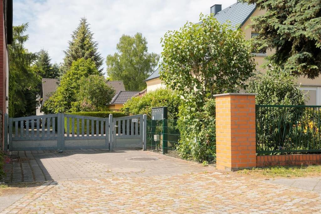 Charmantes Townhaus Mit Garten, W-Lan & Netflix Potsdam Exterior photo